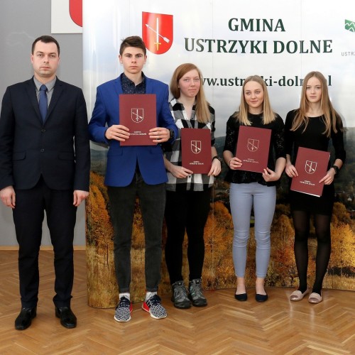 Wręczenie nagród i stypendiów uzdolnionej młodzieży